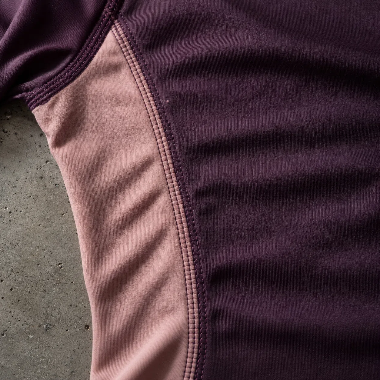Women’s rash guard product photo 04